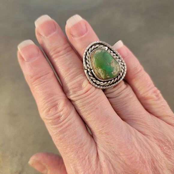 Old Pawn Navajo Organic Green Freeform Shaped Bezel Set Turquoise Ring Band - Picture 4 of 8